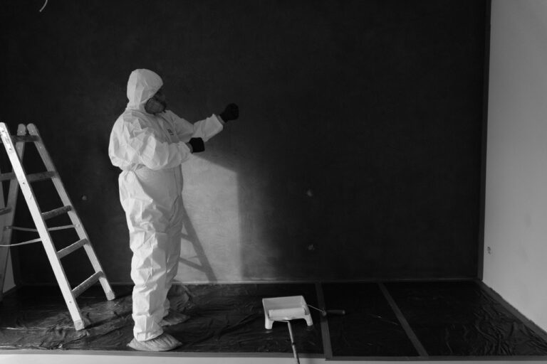 lakierowanie ścian dekoracyjnych z mikrocementu